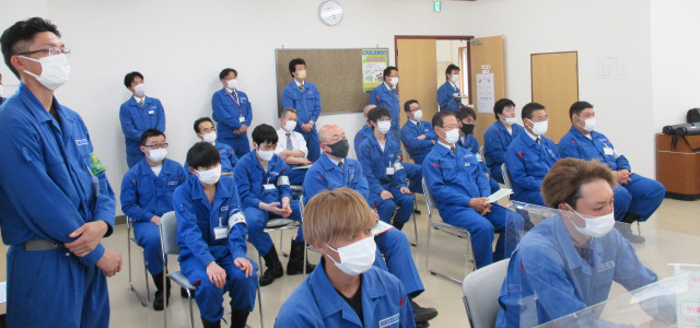研修の様子は社員も見学